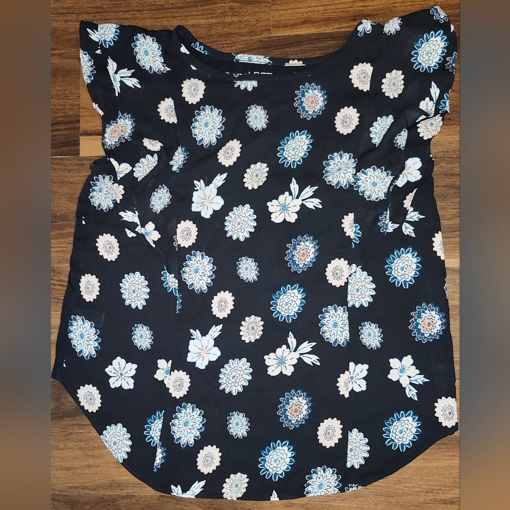 NWOT Womens Sz S Loft Outlet Black Blouse with Floral Print and Flutter Sleeves